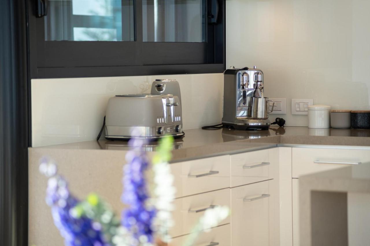 Apartament Superb Elevated Views Of Harbour With Heated Pool, Gym & Parking Mount Maunganui Zewnętrze zdjęcie