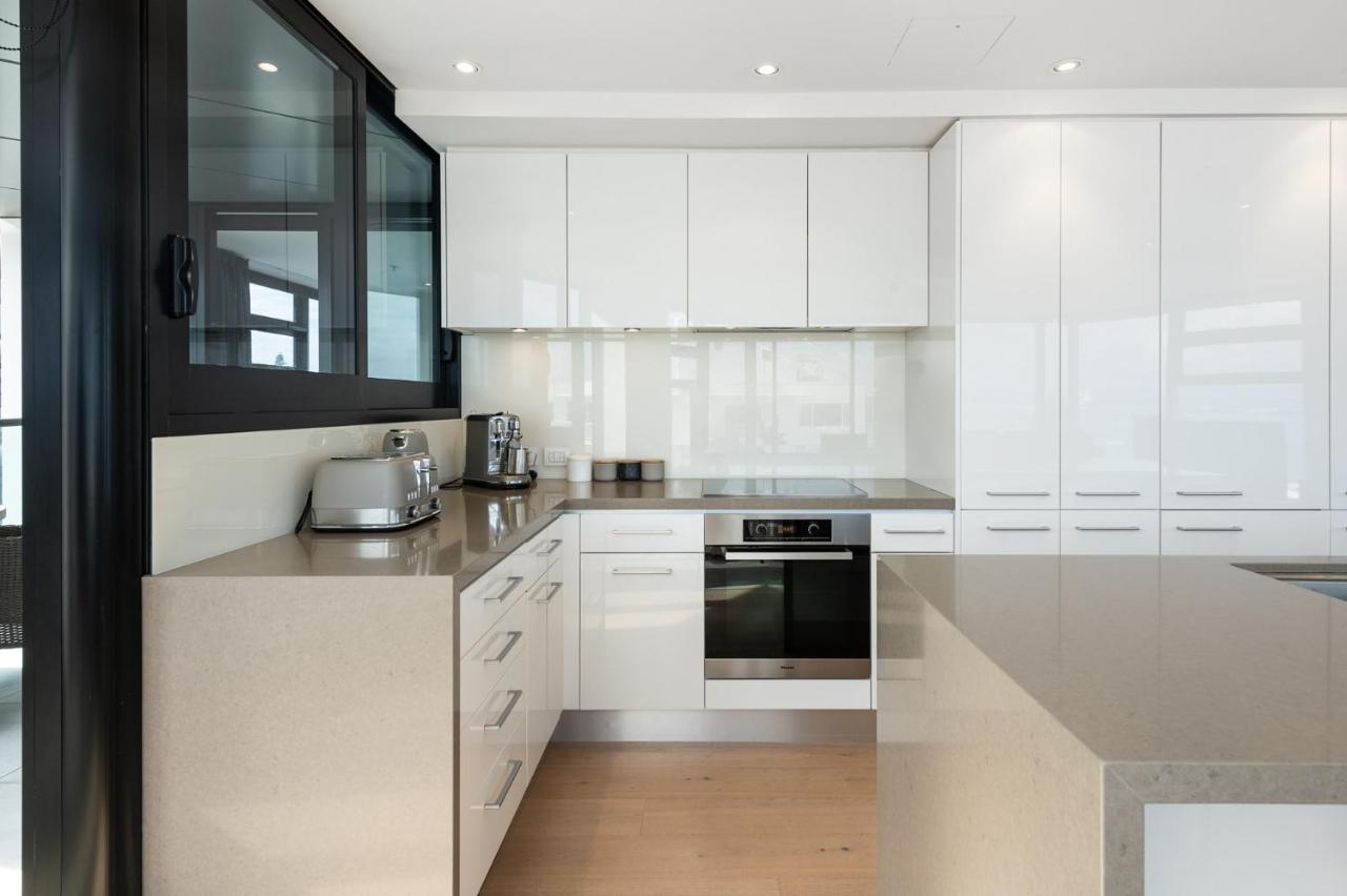 Apartament Superb Elevated Views Of Harbour With Heated Pool, Gym & Parking Mount Maunganui Zewnętrze zdjęcie